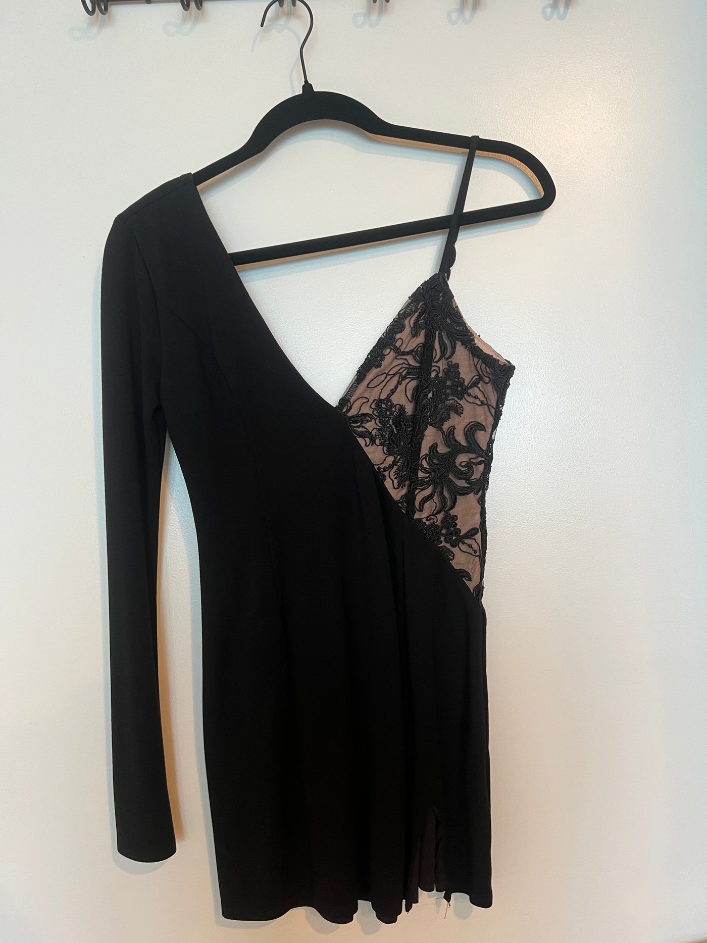 H:OURS - Vestido Keegan - Negro 